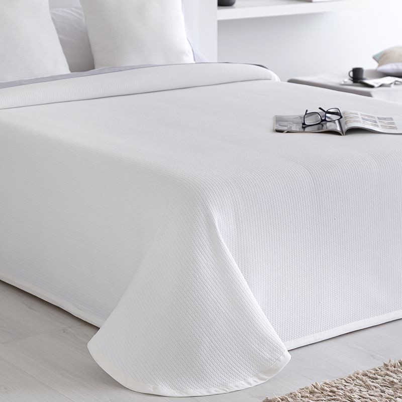 Colcha Jacquard 31114 Blanca BH Textil. Camas de 90, 105, 135 y 150cm